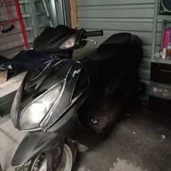150cc Scooter + Acessories