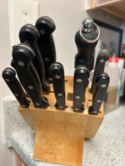 Knife block with knives