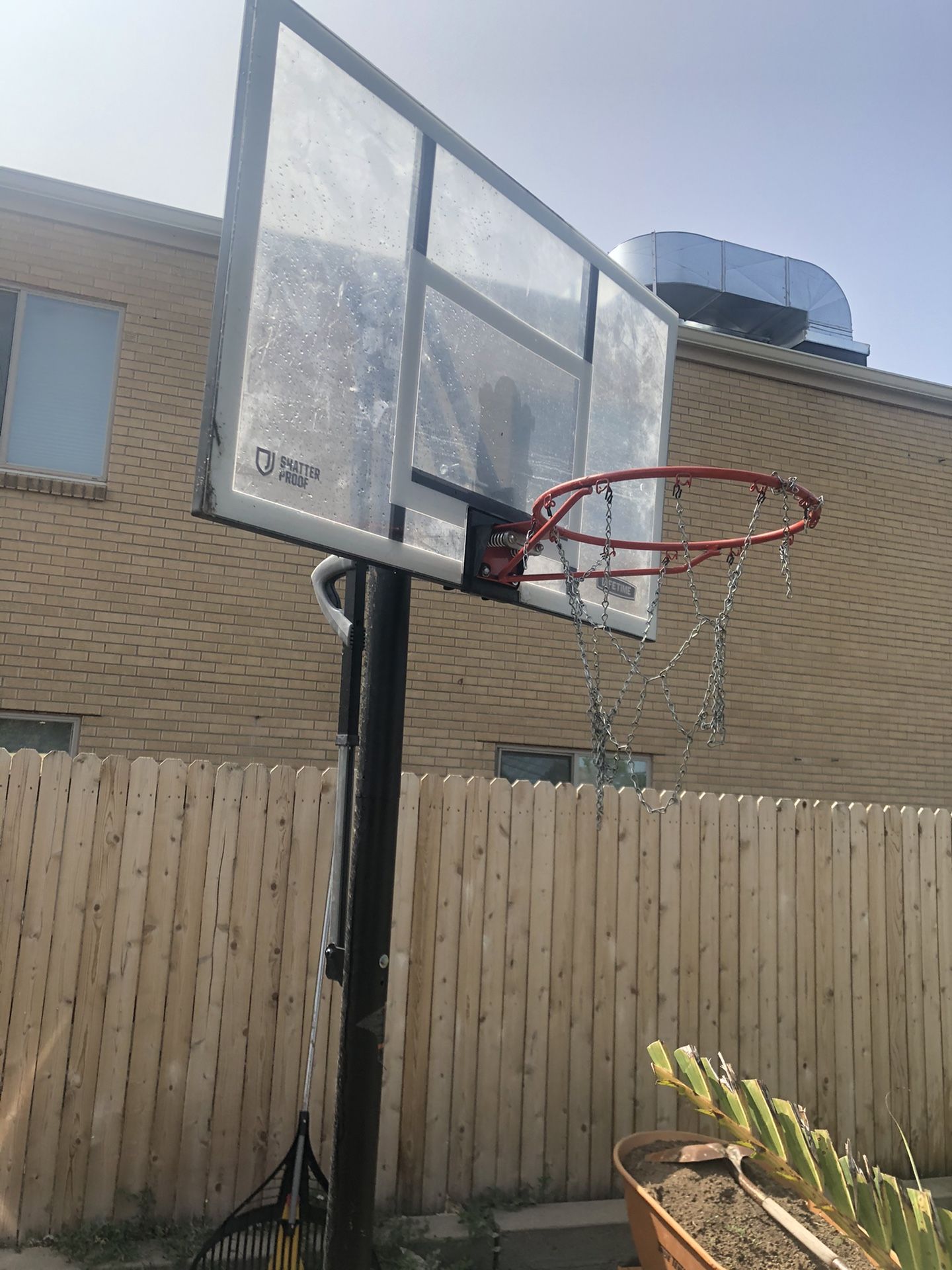 Basketball hoop