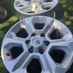 4 TOYOTA TACOMA 17" WHEELS $360