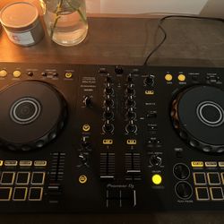 Pioneer DJ DDJ-FLX4 DJ Controller