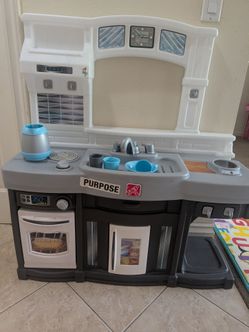 Kitchen toys $20 +free bathtub and toys