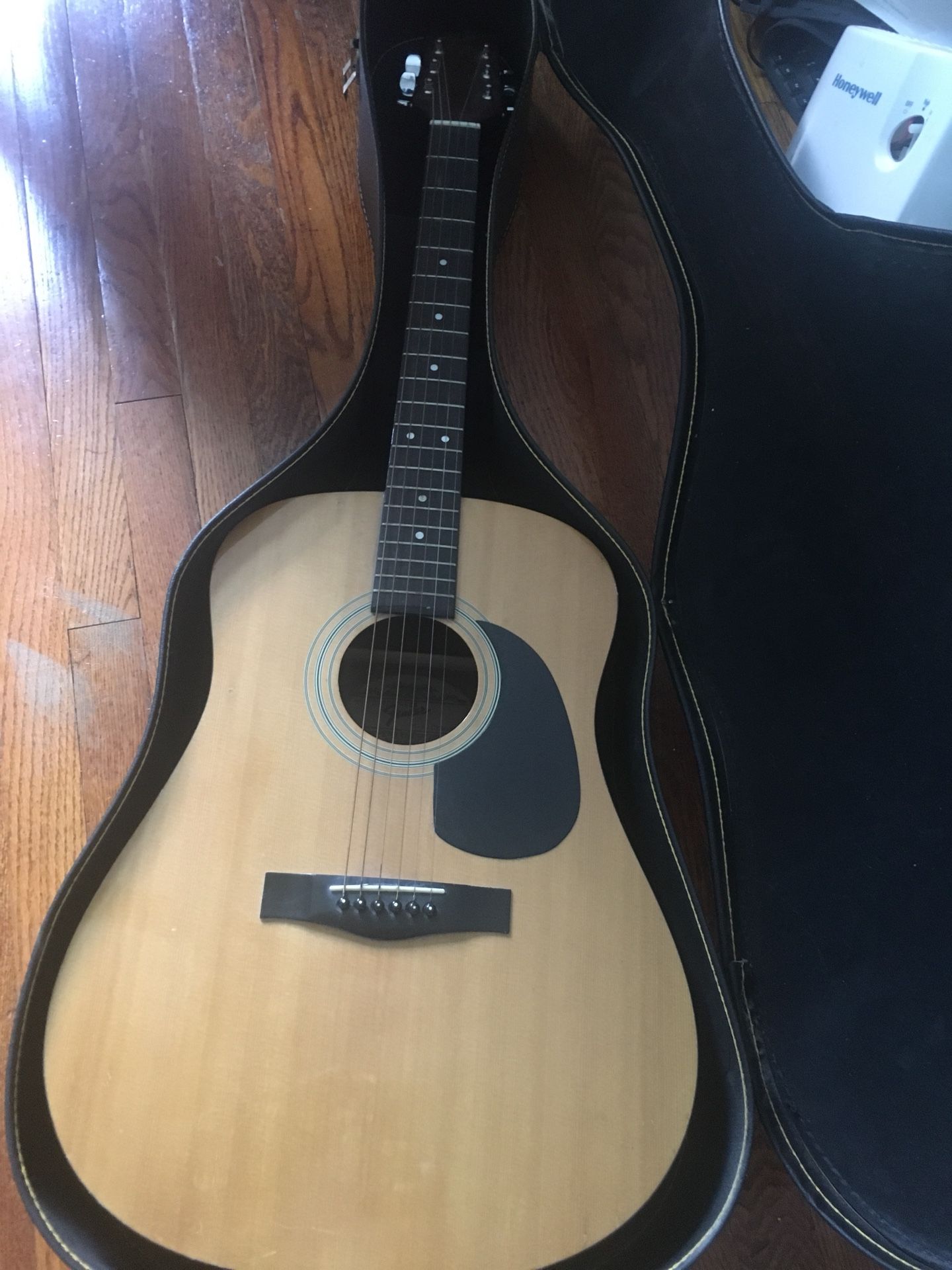 100$ Fender guitar