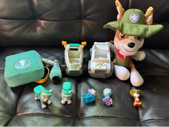 Paw Patrol Everest & Tracker Lot