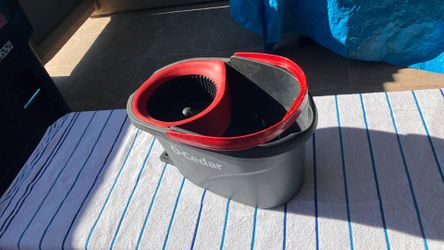 O-Cedar spinning mop bucket