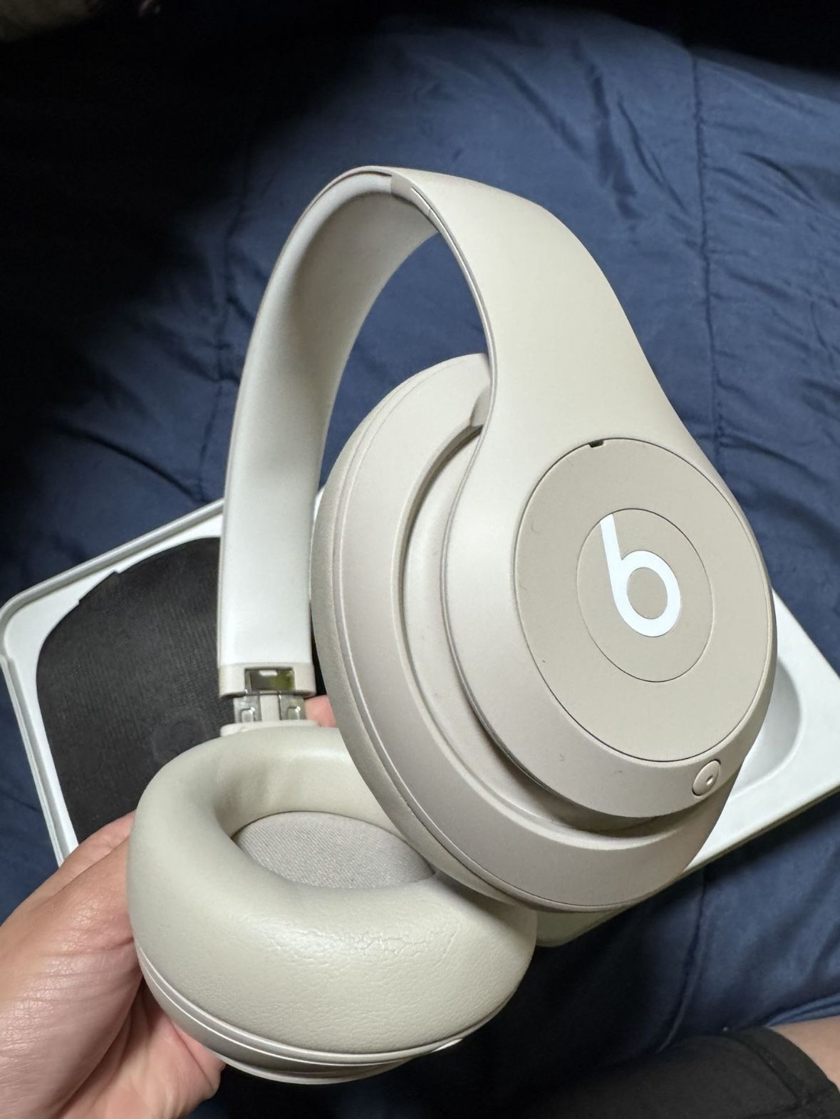 Beats- Studio Pro - Wireless Noise Cancelling Over-the-Ear Headphones - Sandstone
