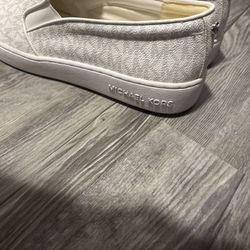  A Pair Of Michael Kors Shoes Size 10