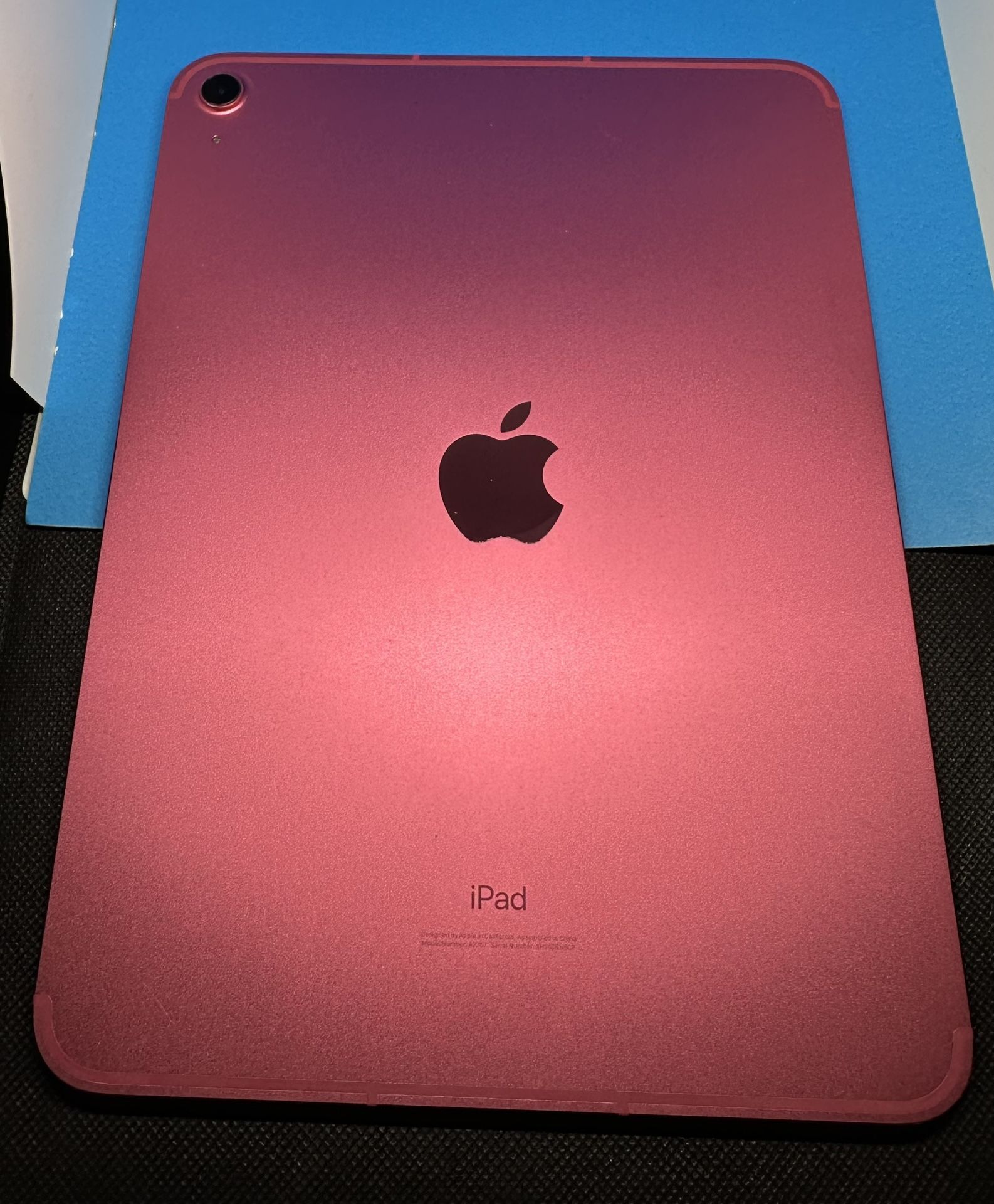 iPad 10th Gen – 64GB – WiFi + Cellular – Flawless Screen