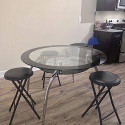 Very sturdy — Glass dining table + chairs 