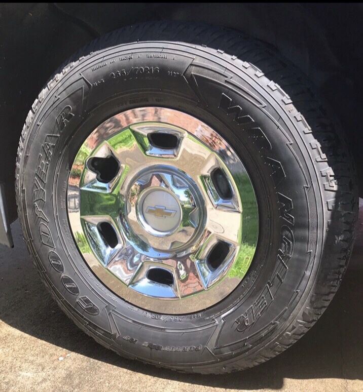 Chevy Colorado / GMC Chrome Wheel Skins - Used