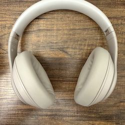 Beats Studio Pro Wireless Headphones (Sandstone) Like New!