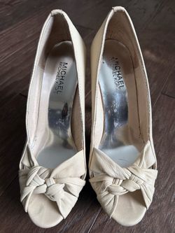 Michael Kors Cream Leather Knotted Peep-Toe Heels Sz 6.5M