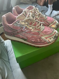 Pink bottegas with box need gone