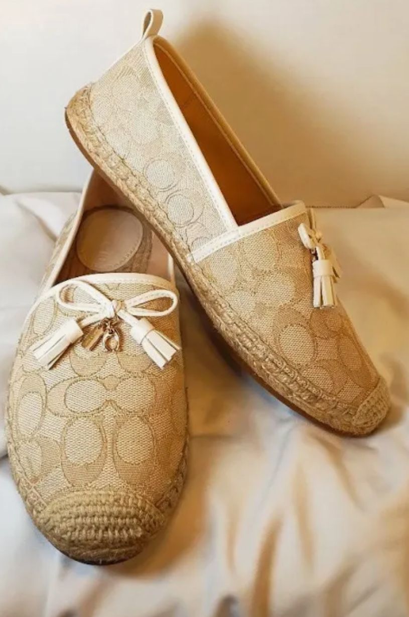 Coach Cream Ran Signature Jaq Knitted Slip Ins Size 7 1/2 Women’s