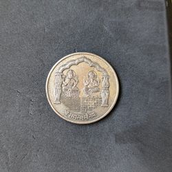 999 Pure Silver 10 Grams Coin - India Gods Ganesha & Goddess of Wealth Laxmi 1.5" Diameter. Good Fortune Rich Heritage, Your Lucky Charm. 

Delicate C