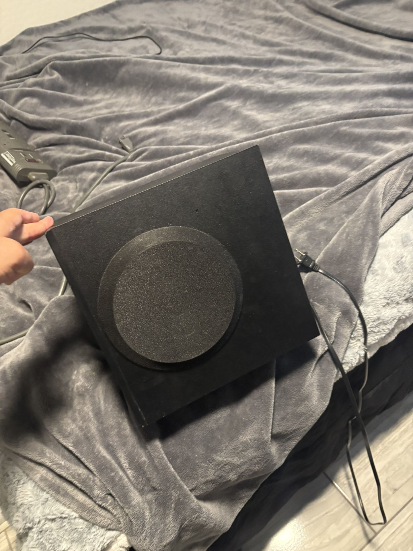Base speaker