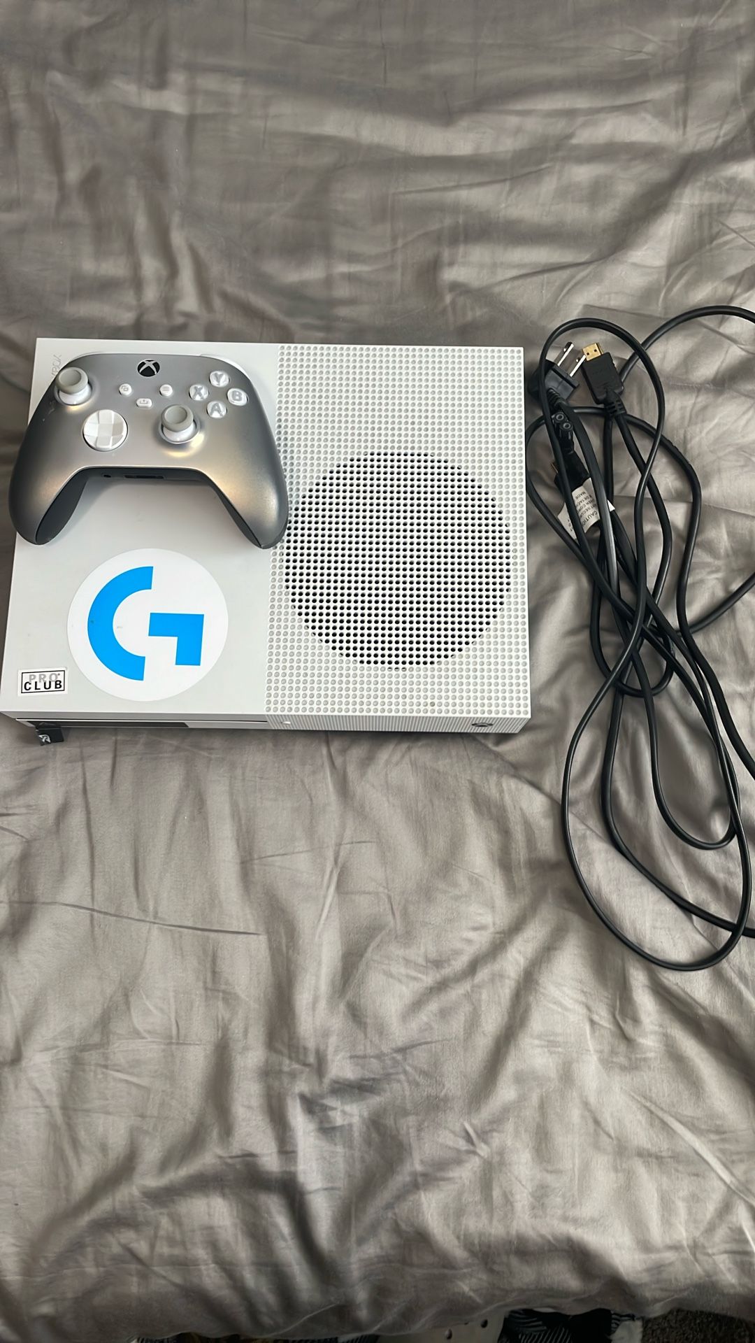 Xbox 1 S OG Power & HDMI Cords Price Negotiable.