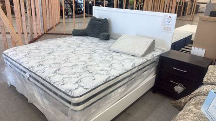 King bed , foundation & mattress - CLEAROUT SALE!