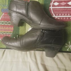 Clarks side zip brown leather boots
