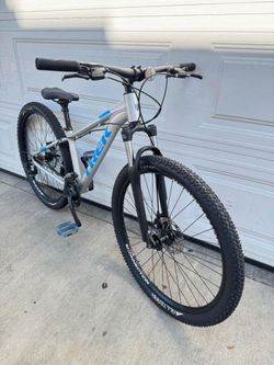 Trek mountain bike size adult small Wheels 27.5 Multiple Speeds Disc Brakes