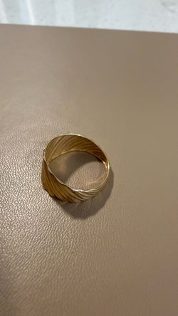 18k solid yellow gold ring size 5.5
