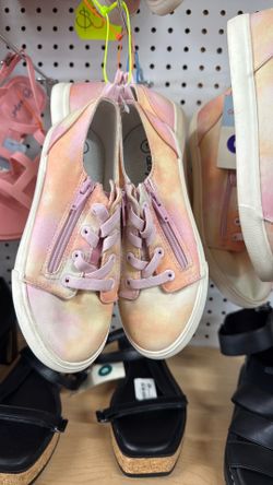 Girls shoes