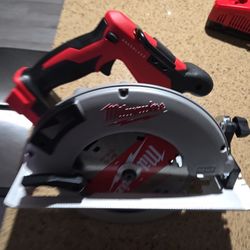MILWAUKEE M18 BRUSHLESS 7-1/4"(184MM) CIRCULAR SAW NEW (TOOL ONLY) 