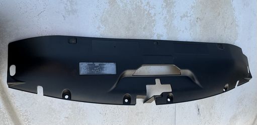 99 Through 06 GM Upper Radiator Air Baffle