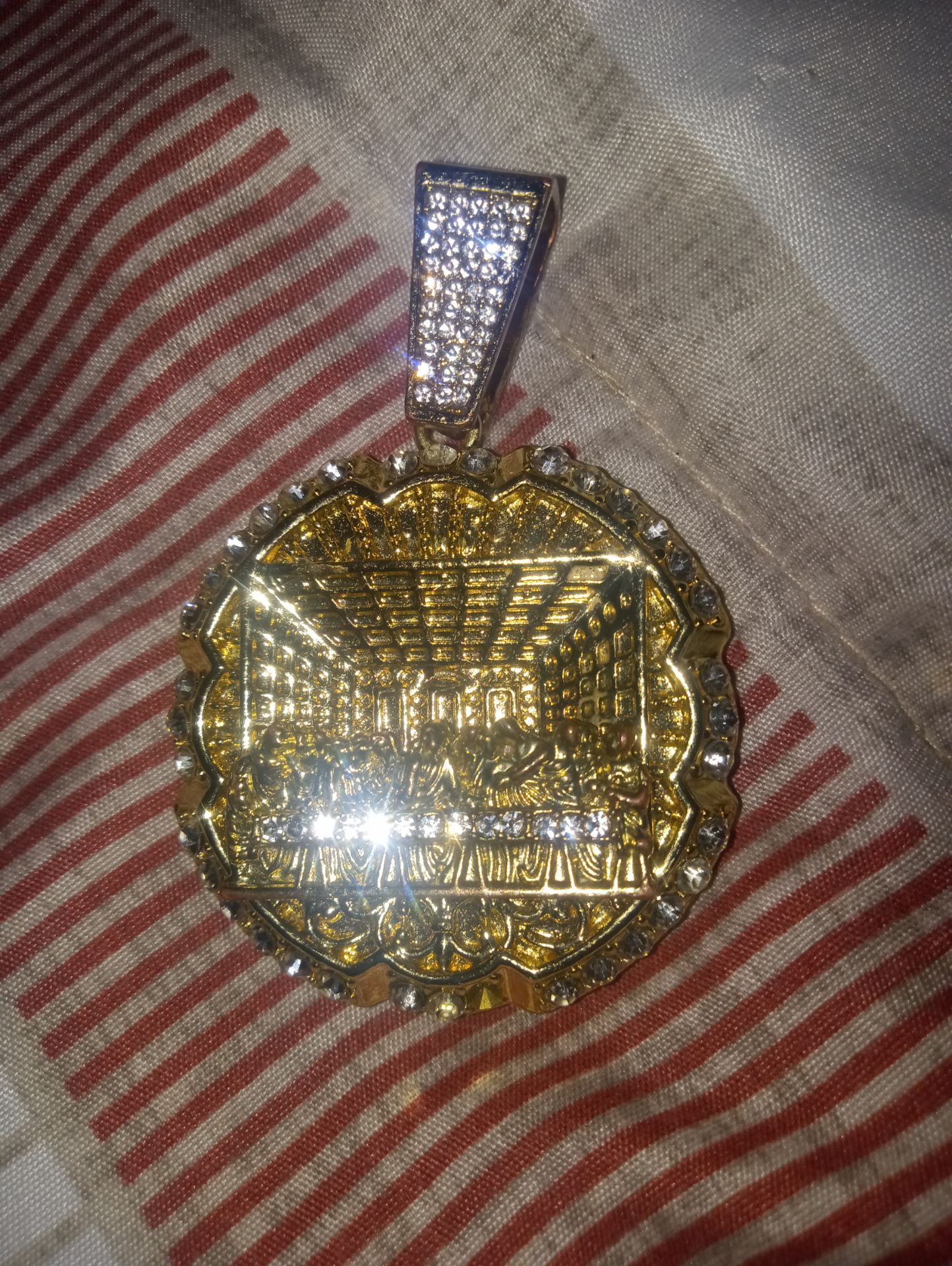 Gold pendent