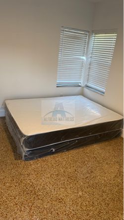 Queen mattress regular set with box spring ( 2pc brand new)