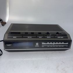 Vintage GE General Electric Model No. 7-4642A AM/FM Alarm Clock Radio - WORKS