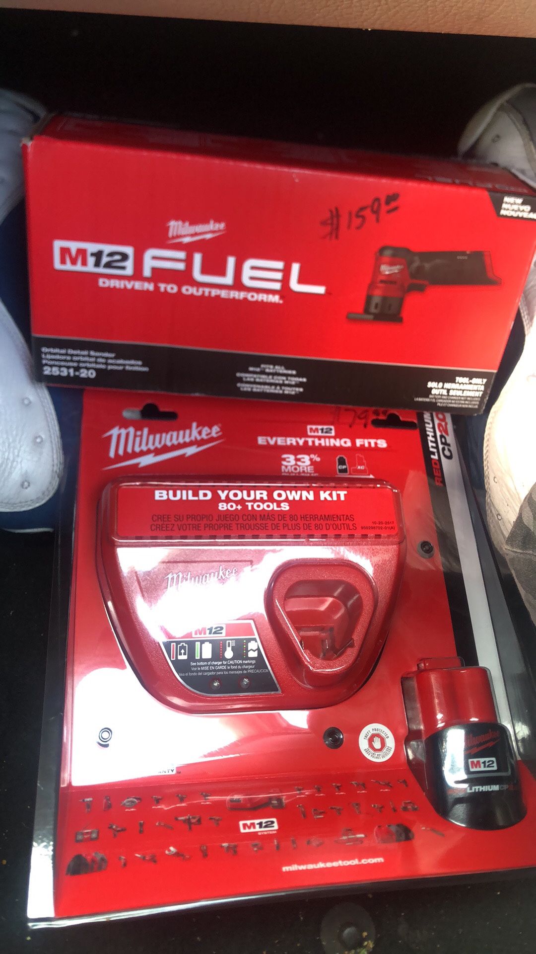 Milwaukee Orbital Detail Sander With Charger Kit 