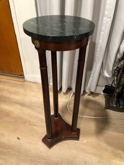 Vintage the Bombay Company Traditional Gold Brass Accent Green Marble Top Mahogany Plant Stand Pedestal