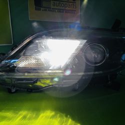 2015 - 2019 TOYOTA SIENNA SE HALOGEN W LED HEADLIGHT LEFT SIDE OEM TESTED