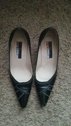 Short heel shoes