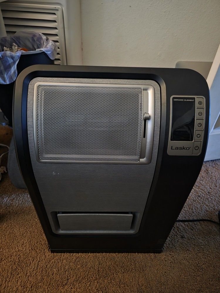 Lasko Cyclonic Ceramic Heater with Adjustable Thermostat, CC24849, Black