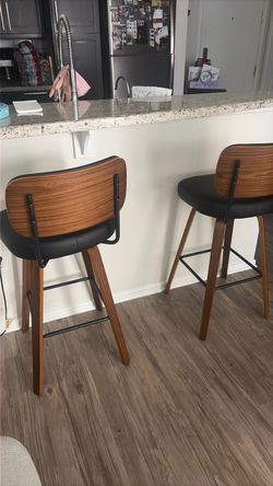 Set of 2 High Top Chairs