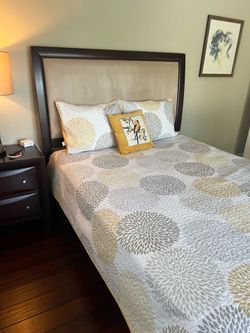 Queen frame and matress