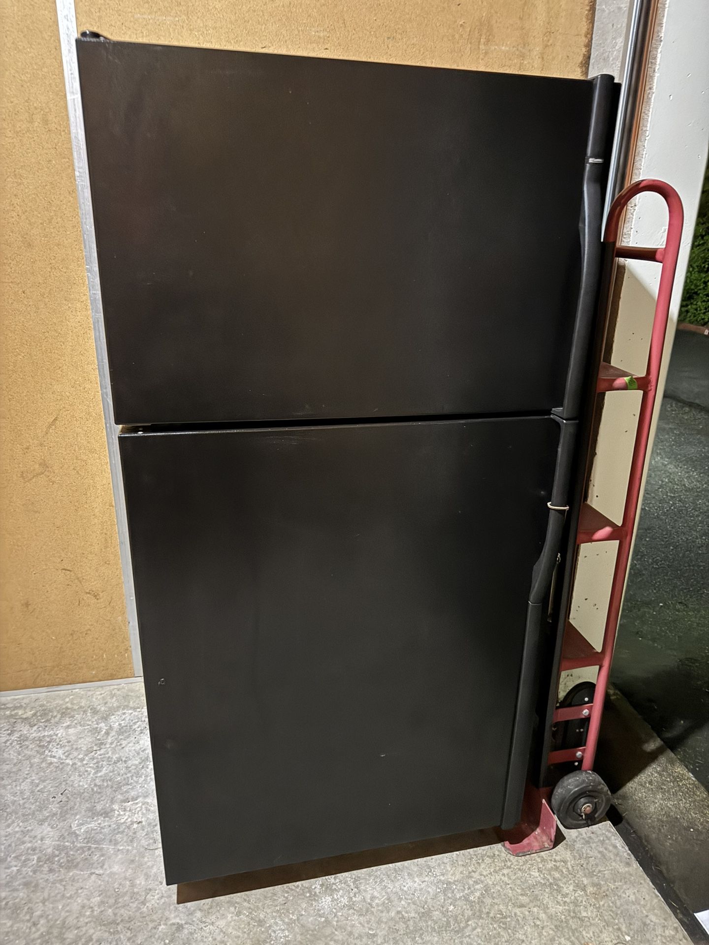 Black Fridgedaire Garage Fridge Beverage Fridge Or Kegerator Conversion