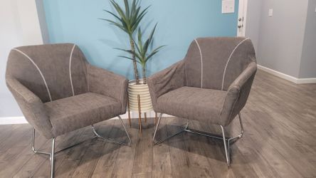 Set of 2 Modern Accent Chairs – Excellent Condition!
