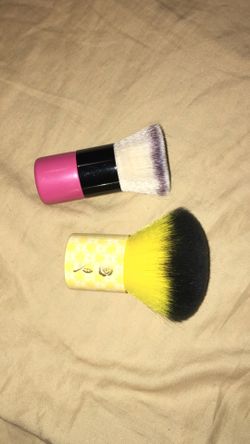 Makeup brushes