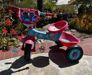 3 wheels bicycle for little kids in good & working condition