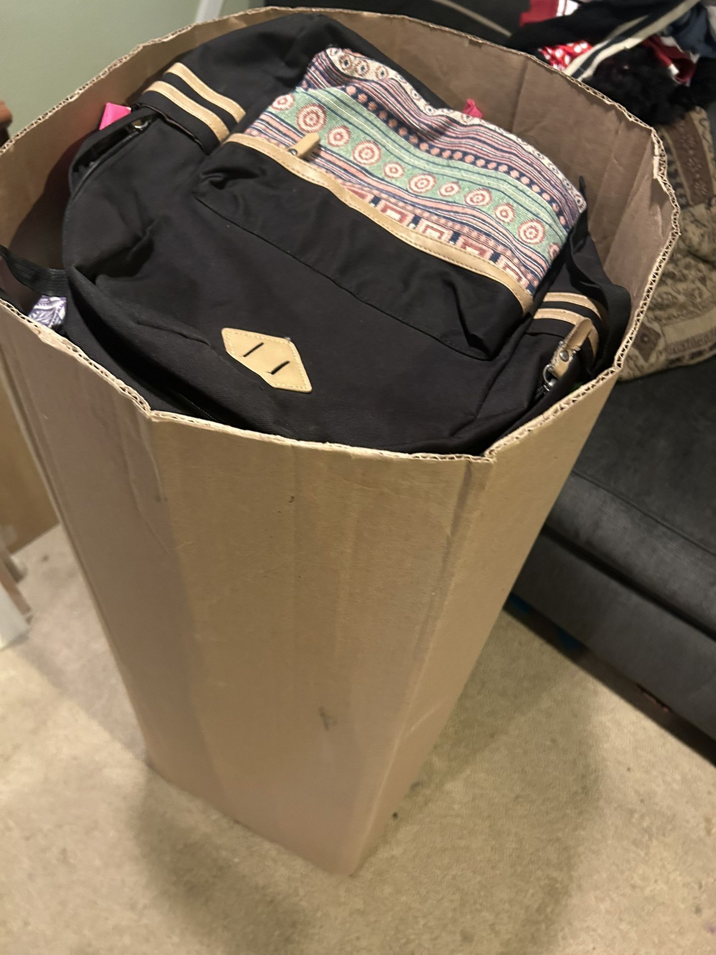 BOX OF GIRLS CLOTHES