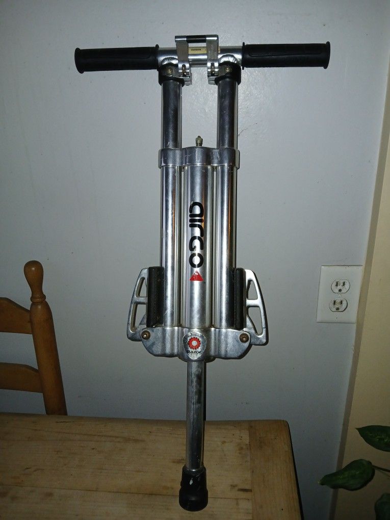 RAZOR AIRGO AIR POWERED ADJUTABLE FOLDING POGO STICK