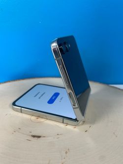 Galaxy Z Flip 5 5G 6.7" (Unlocked) 512GB  Premium Pre-owned