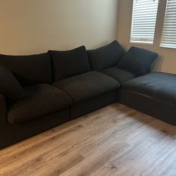 Modern Black Sectional Sofa with Chaise & Hidden Storage – Excellent Condition