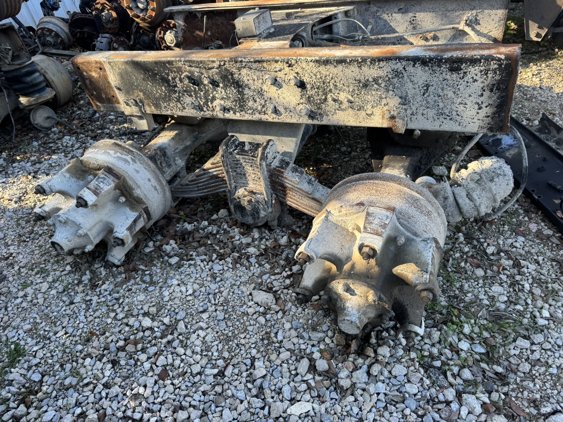 Mack Rear Rims Mack 44klbs Camelback Rear End for Sale in Dallas, TX - OfferUp
