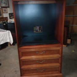 Pull Out TV Stand/Dresser