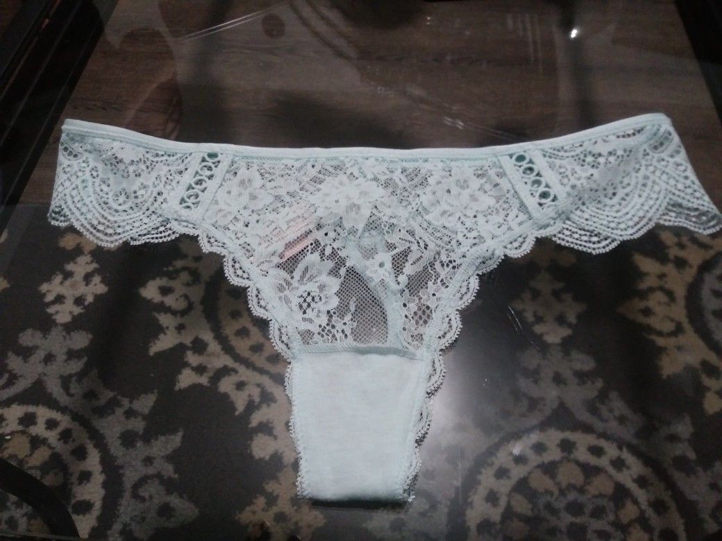 Blumers de encajes tipo hilo dental. Victoria's Secret