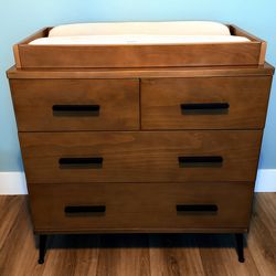 Delta Children Sloane 4-Drawer Dresser with Changing Top + Pad – Like New